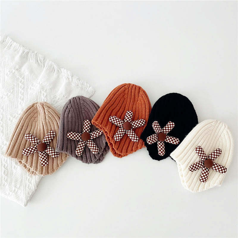 Mũ len cho bé đính hoa Hàn Quốc - tongkhothienan.com