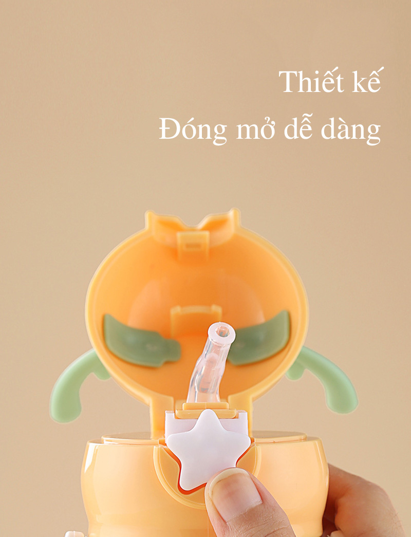Bình uống nước cho bé có ống hút và dây đeo hình hươu - tongkhothienan.com