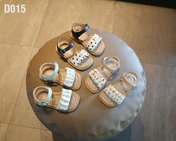 Dép sandal cho bé chấm bi size 21-25 M218 - tongkhothienan.com